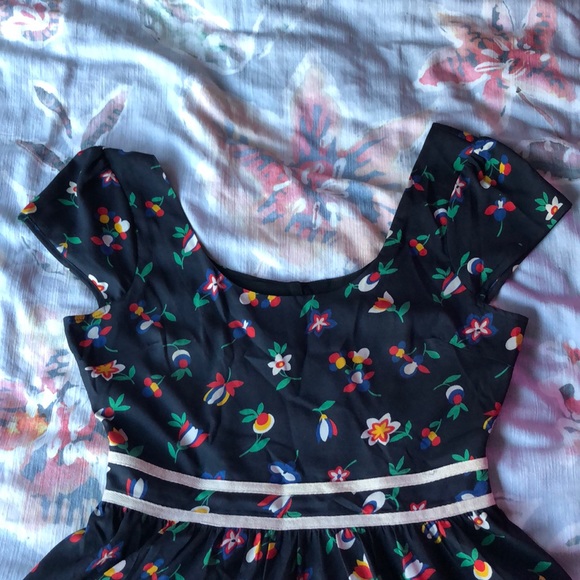 Urban Outfitters sundress - Picture 2 of 5